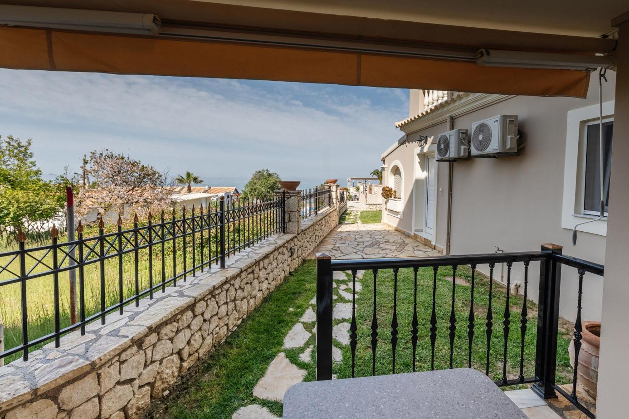 Sea Breeze Hotel & Apartments Agios Gordios  Exterior photo